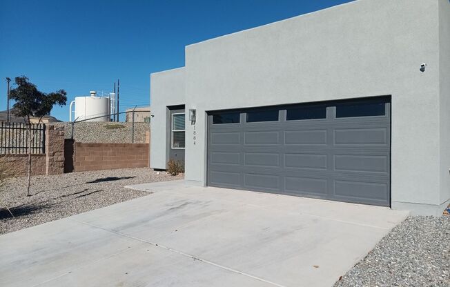 Newly-renovated 3 bedroom, 2 bathroom in Los Lunas! Showings coming soon!