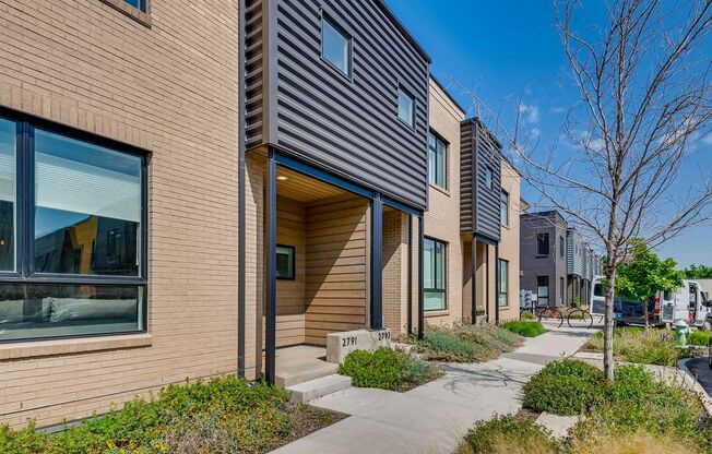 Contemporary Townhome with Rooftop Deck-Flatiron Views