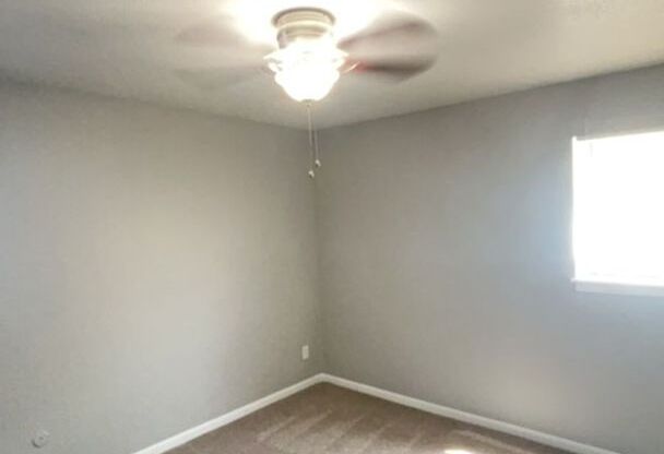 2 beds, 1.5 baths, 900 sqft, $920, Unit 615-301