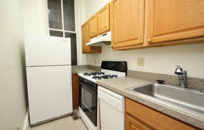 1 bed, 1 bath, 13 sqft, $950, Unit 1R