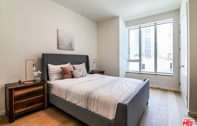 1 bed, 1.8 baths, $3,800, Unit 911