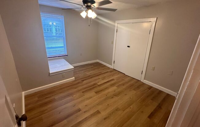 3 beds, 1 bath, $1,095, Unit 315