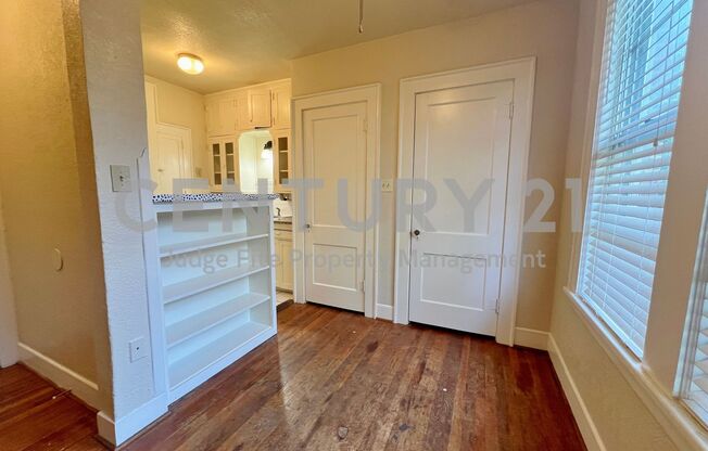 Cute 2nd Floor 1/1 Located Near Bishop Arts District For Rent!