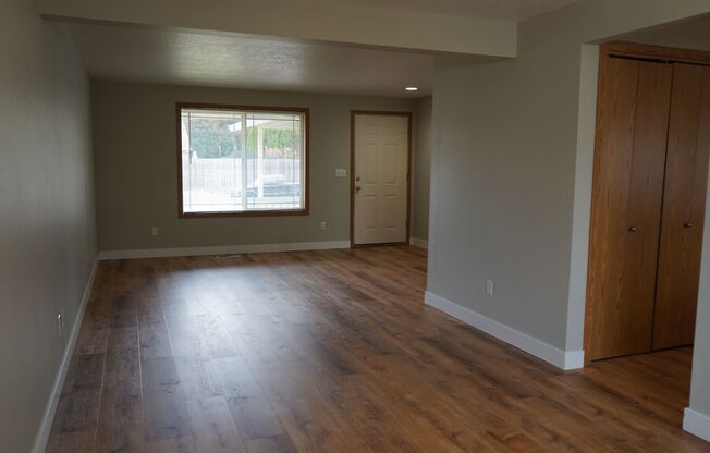 Spacious Walnut Grove 2 Story Home for Rent - 6412 NE 78th Ave