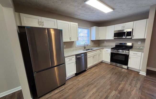 Updated 3 Bed, 2 Bath Ranch Home!!! ---- Great Backyard !!
