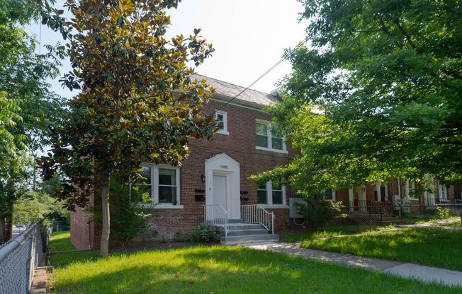 Move In Ready 2 BD 1 BA close to Metro, Shopping, & More!