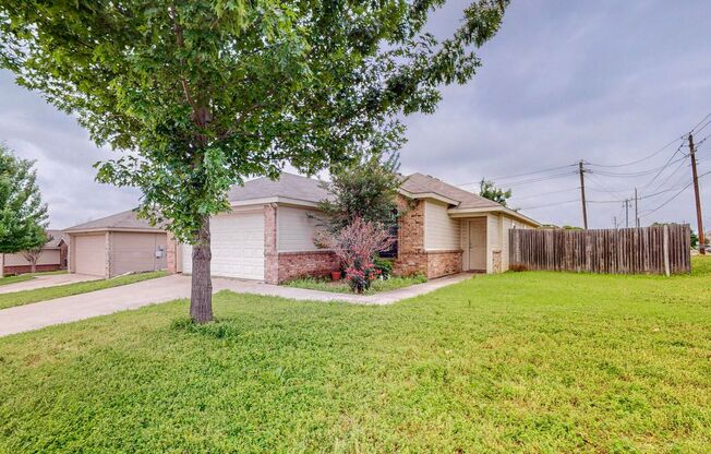 Discover Grand Prairie Elegance with Our 4 Bed/2 Bath House, Ready for Viewing!!!