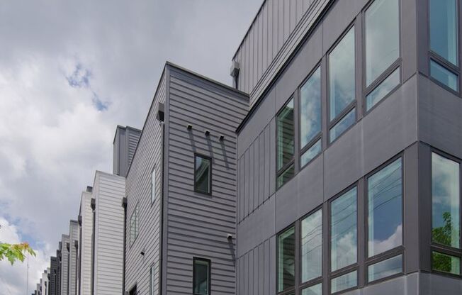 Luxury Townhouse in Boutique Community