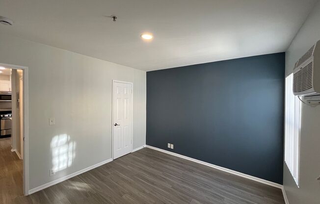 2 beds, 1 bath, 637 sqft, $2,798, Unit 215