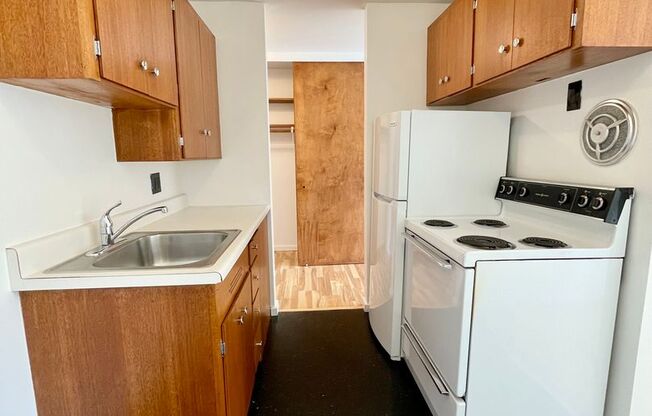 Studio, 1 bath, 464 sqft, $1,385, Unit 206