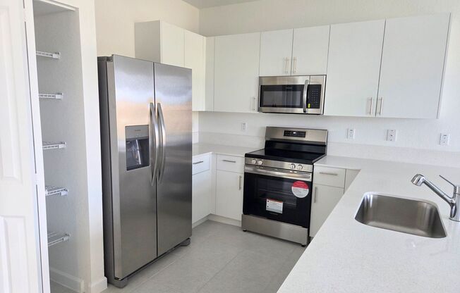 Brand-New 3-Bedroom Townhouse for Rent in Homestead! Sect 8 Accepted