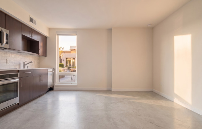 Studio, 1 bath, 348 sqft, $1,380, Unit 201