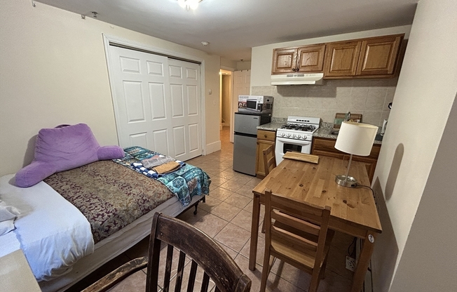 Studio, 1 bath, $2,100, Unit B2