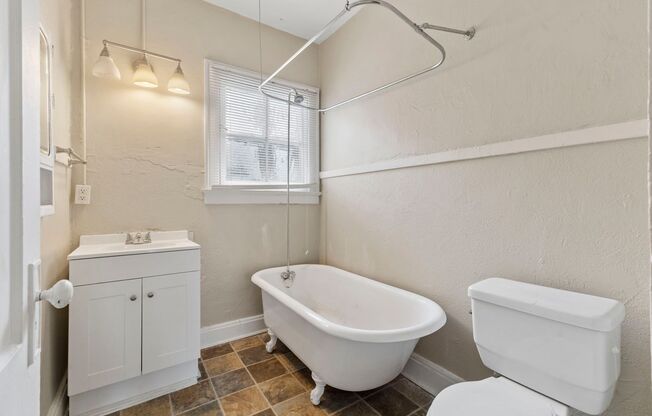 3 beds, 1.5 baths, 1,410 sqft, $1,300, Unit 3