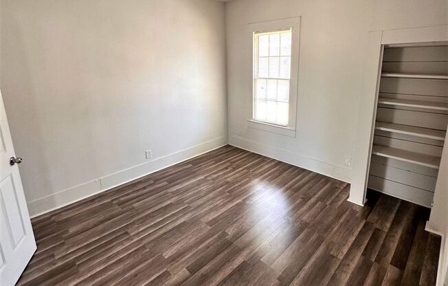 3 beds, 1 bath, $1,100