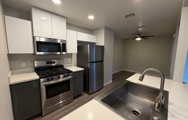 2 beds, 2 baths, 980 sqft, $2,650, Unit H211