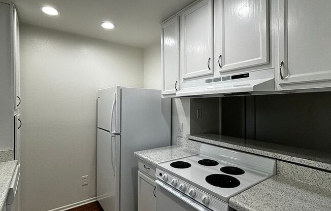 1 bed, 1 bath, 780 sqft, $2,425, Unit 26