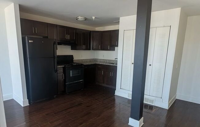 1 bed, 1 bath, 690 sqft, $1,550, Unit 313