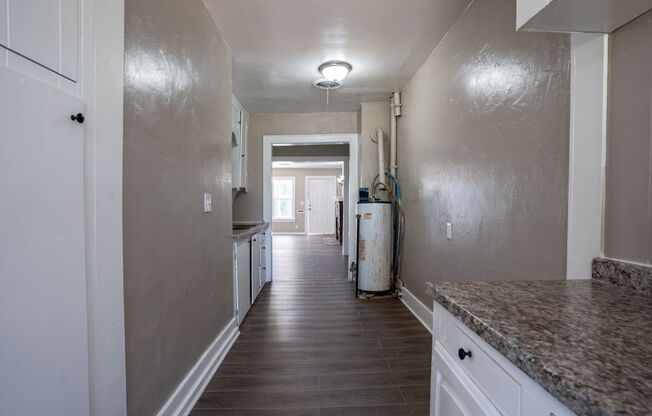 3 beds, 1 bath, $1,225, Unit 221 SE 55th St