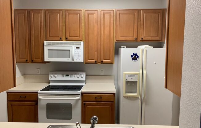 3 beds, 2 baths, $1,550, Unit #8209