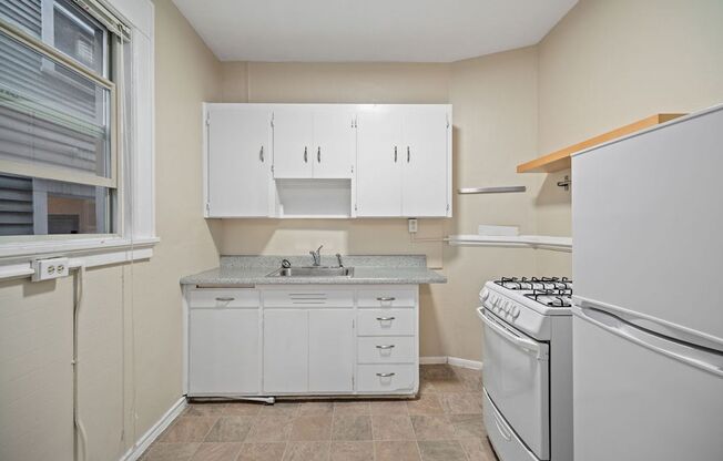 Rialto Court Apartments | MOVE-IN SPECIAL: ONE MONTH FREE RENT