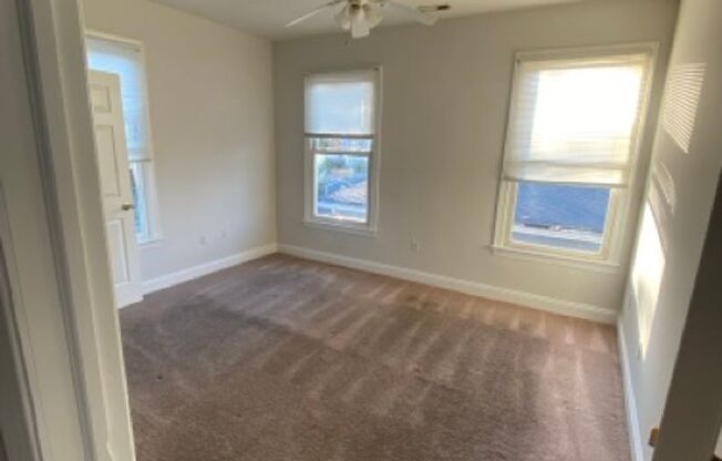 2 beds, 1 bath, 1,000 sqft, $1,250, Unit Unit 2 (upstairs)