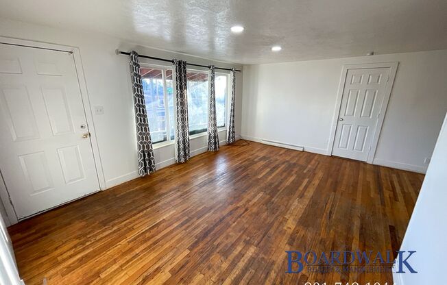 3 beds, 1 bath, 1,351 sqft, $1,249, Unit 374 W 1300 N- #1