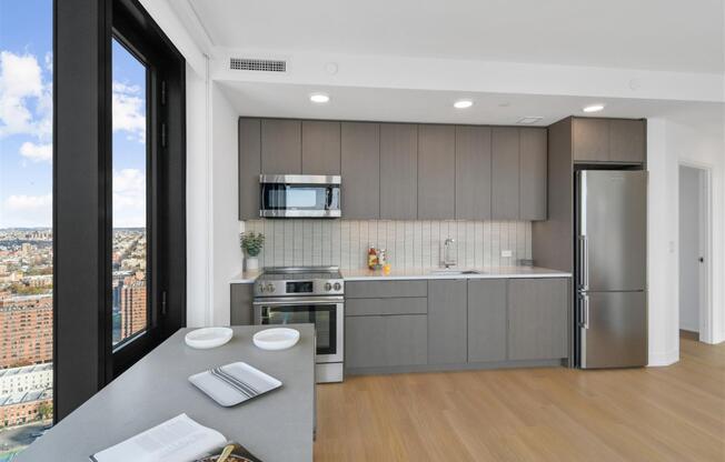 3 beds, 2 baths, $11,000, Unit 5015