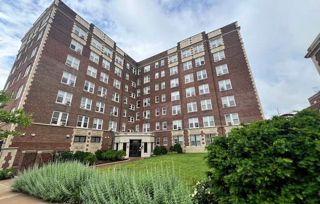 Studio, 1 bath, 440 sqft, $865, Unit 711