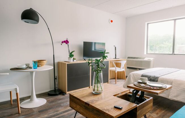 Studio, 1 bath, 415 sqft, $1,400, Unit 275 Research Pkwy