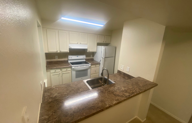 13716 15 AVE NE