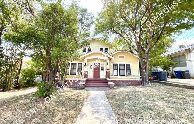 810 W MAGNOLIA AVE