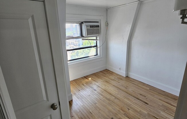 2 beds, 1 bath, 629 sqft, $4,200, Unit 714