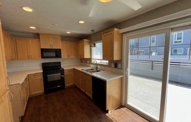 2 beds, 1.5 baths, 990 sqft, $2,810, Unit 5008