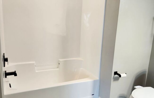 2 beds, 1 bath, 966 sqft, $1,550, Unit 301