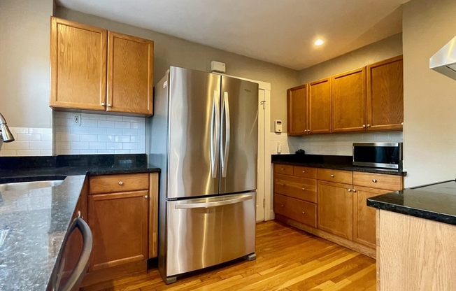 3 beds, 2 baths, 1,300 sqft, $3,400, Unit 201