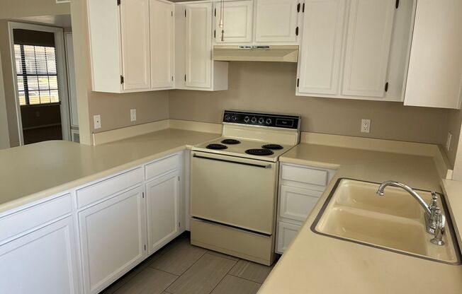 2 beds, 1 bath, $1,495, Unit #1043