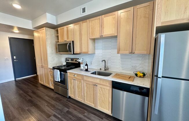 Studio, 1 bath, 430 sqft, $1,799, Unit Unit 612
