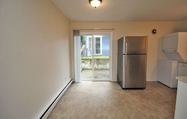 2 beds, 1 bath, 720 sqft, $1,545, Unit 644