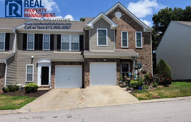 GREAT 3 bd townhome w/ attached garage, just 1 mile to I-24 at Bell Road!