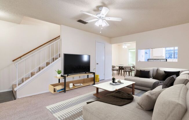 810 BANISTER LN