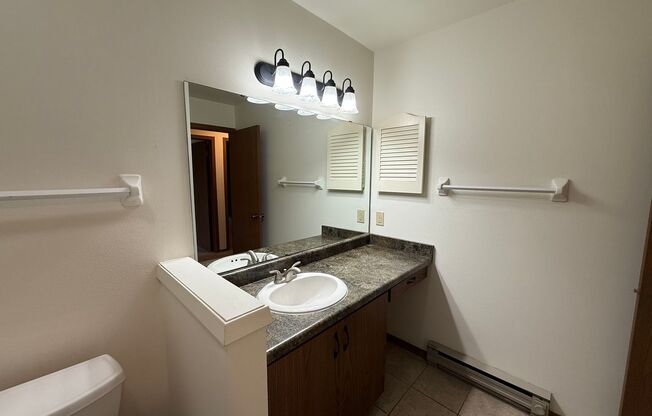 2 beds, 1 bath, 965 sqft, $1,615, Unit 7502CA