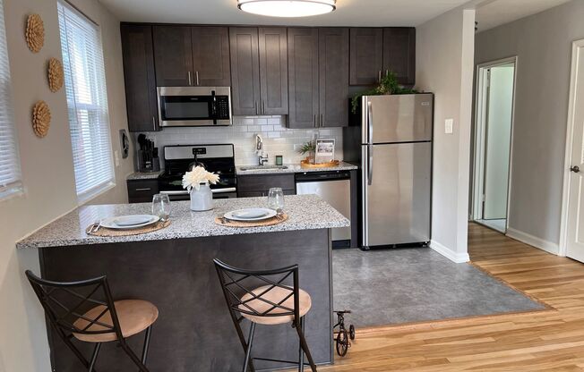 2 beds, 1 bath, 730 sqft, $1,995, Unit C4-4