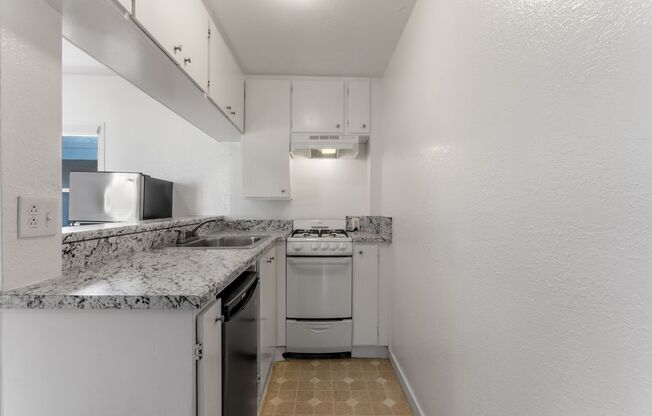 Studio, 1 bath, 400 sqft, $2,250, Unit 11