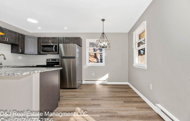 2 beds, 1 bath, 900 sqft, $1,195, Unit Apartment 2