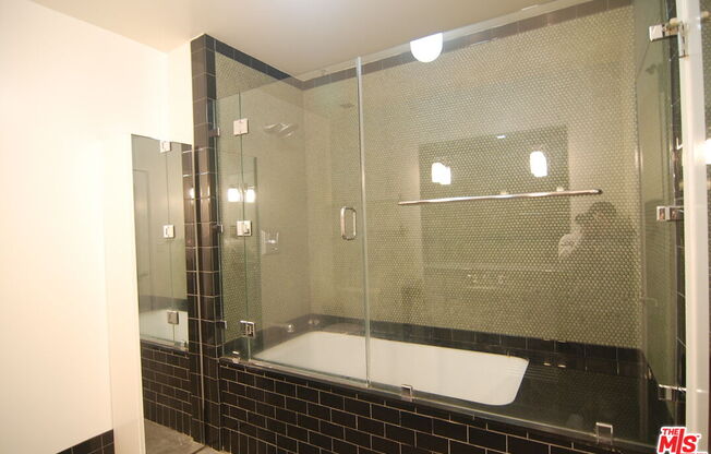 1 bed, 1 bath, 1,190 sqft, $3,200, Unit 310