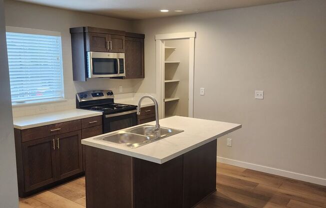 Chets Place Built in 2024 - 2 Bedroom 2 Bathroom w/ private baths for each bedroom