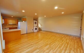 4 beds, 2.5 baths, $4,120, Unit 578 East 15th Alley