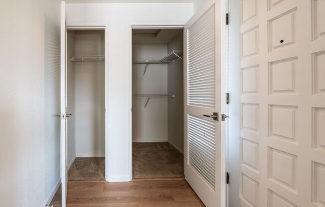 2bd/1.75ba Kirkland Condo