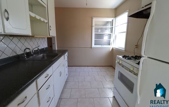 Cute 2 Bedroom 1 Bath House!